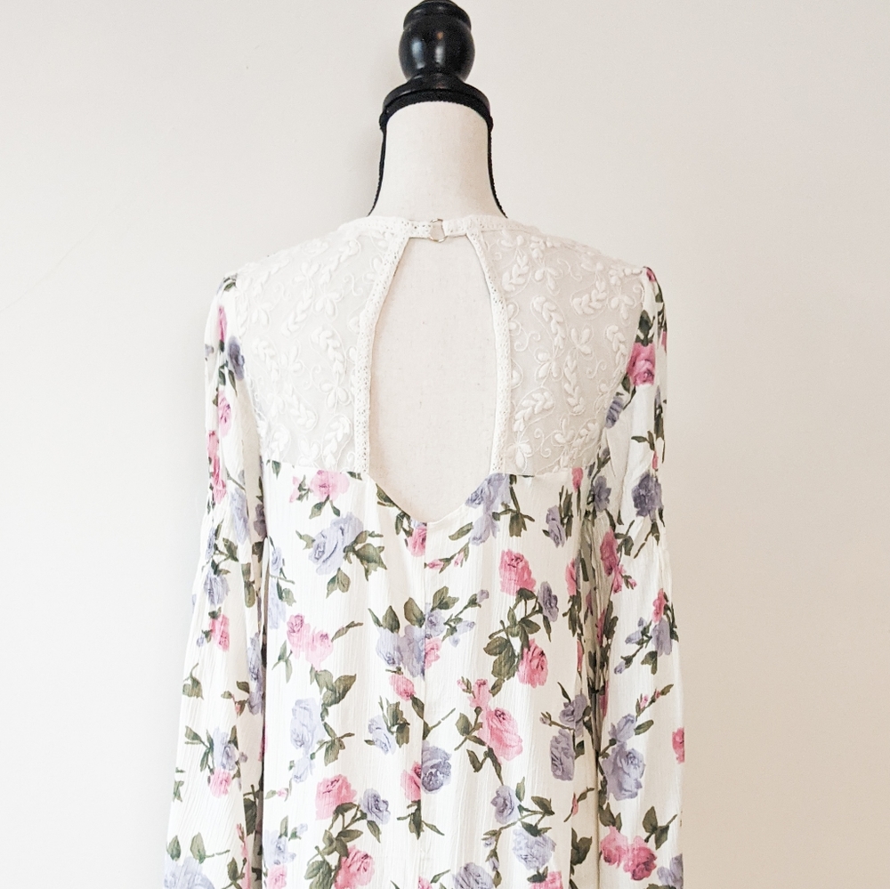 NWT Floral and Lace Tunic - Picture 3 of 6